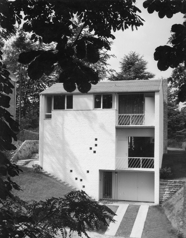 124 - Simone Guillissen-Hoa - Maison Steenhout I Villa pour Mr-Mme Steenhout, rue Napoléon, Uccle (04-1953)_NB