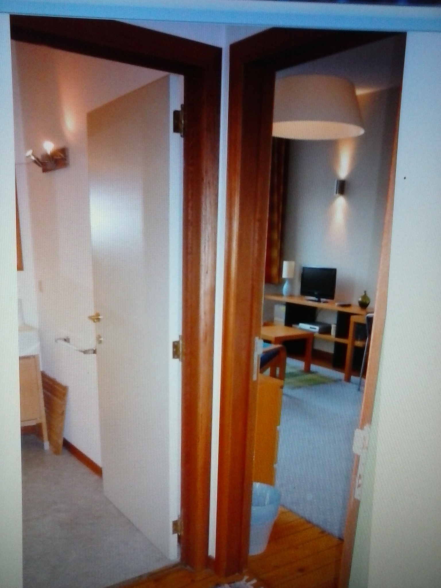 A BRIGHT AND BEAUTIFUL FLAT TO RENT IN WOLUWE ST. LAMBERT. The Bulletin