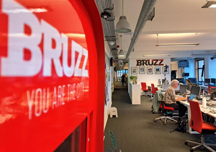 Brussels culture groups condemn Bruzz funding cuts