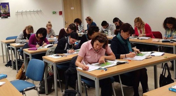 Free Dutch lessons for Brussels shop assistants