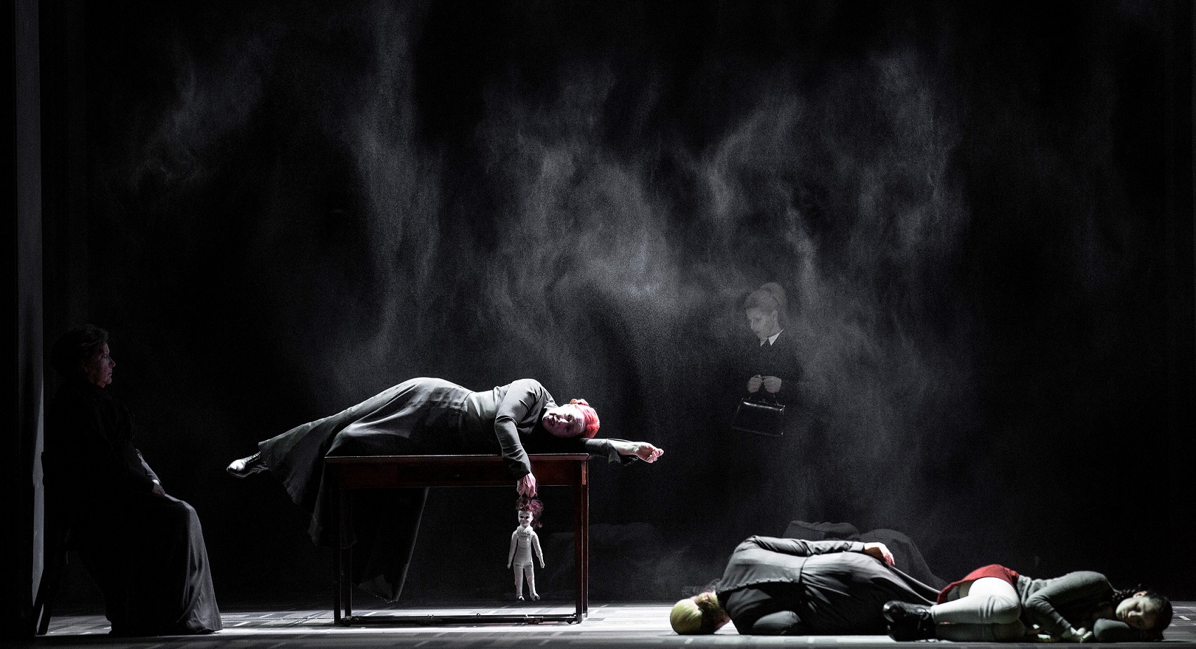 Turn of the Screw A scene from La Monnaie's Turn of the Screw