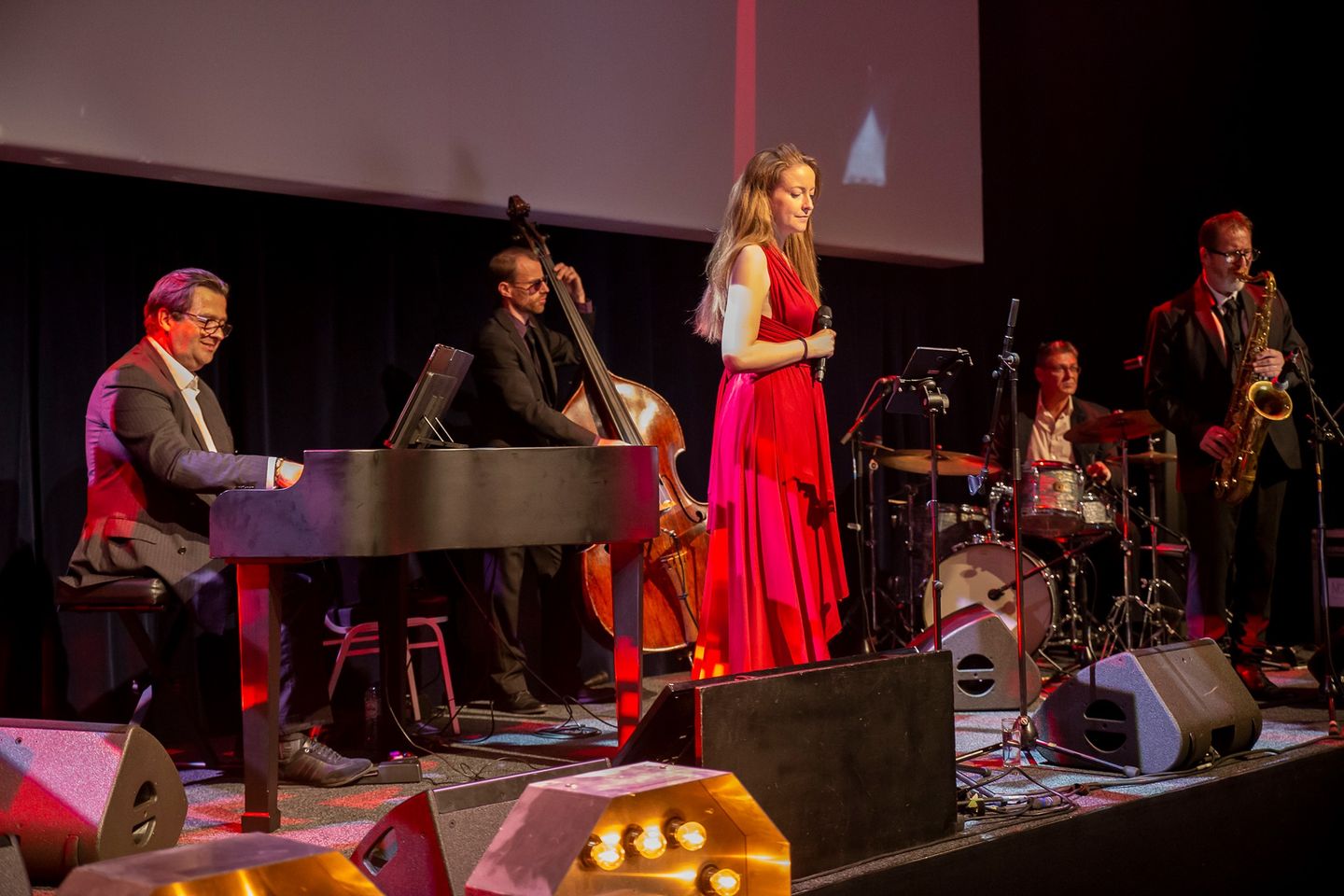 Tribute to Ella Fitzgerald BlueLine Jazz Group