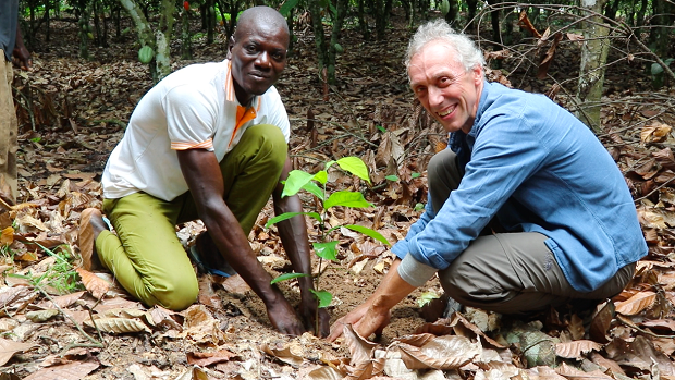 Thierry Noesen and cocoa farmer Ivory Coast