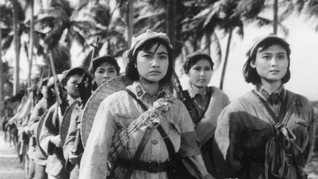 CHINE_extrait de film Le détachement féminin rouge 1961 (c) Harvard film archive - China film Museum