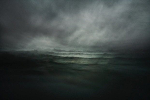 Transcript_of-a_Sea0153©stephan_vanfleteren_campagnebeeld_BRUT
