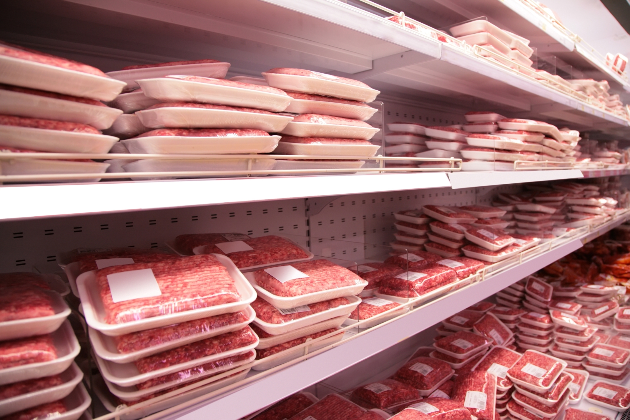 Запас полуфабрикатов. Охлажденные полуфабрикаты. Хранение мясных полуфабрикатов. Мясо на прилавке. Хранение охлажденных мясных полуфабрикатов.