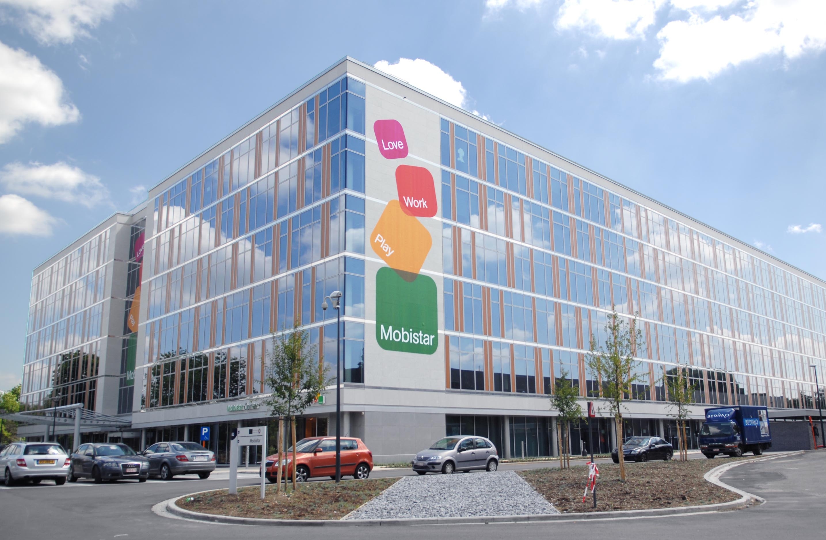 Mobistar and BASE take government to court | The Bulletin