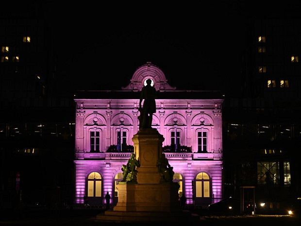European Parliament turns pink to kick off International Breast Cancer Awareness Month
