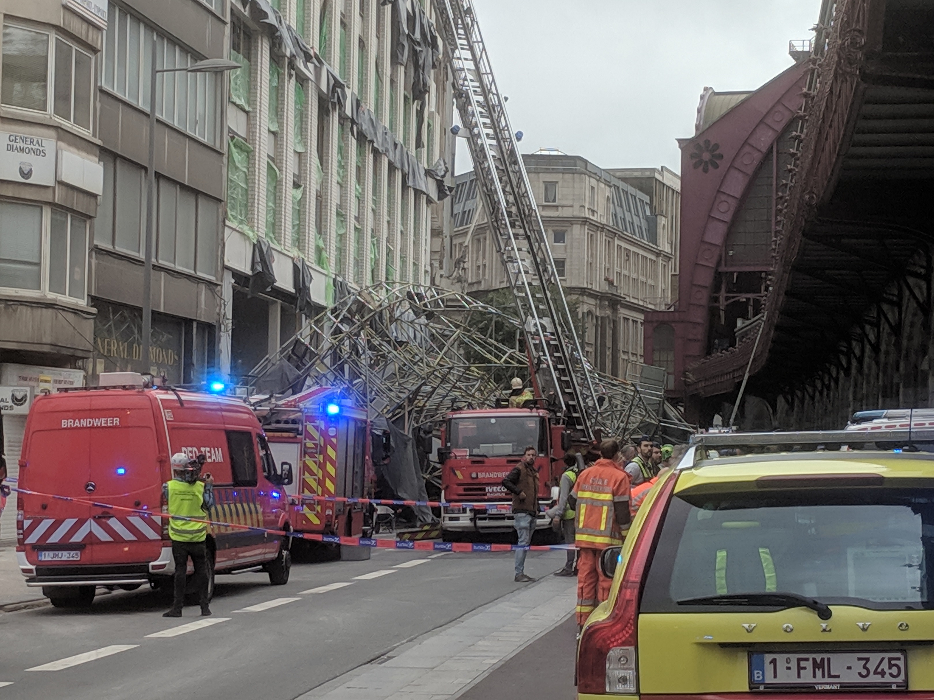 Scaffolding collapses in Antwerp, one dead | The Bulletin