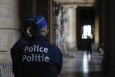 Police officers pictured at the entrance of the Brussels justice palace. (BELGA PHOTO THIERRY ROGE)