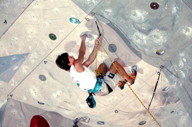 A climber tackles an indoor climbing wall. The new Brussels sports centre will have climbing facilities, amongst other training options. (BELGA PHOTO)