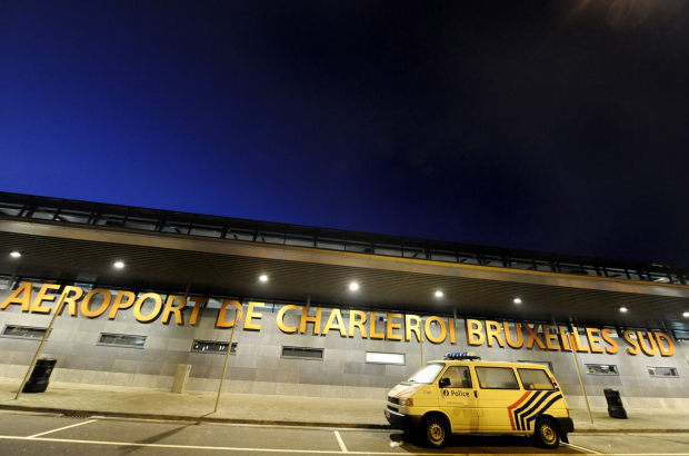 Illustration picture shows a police van in front of the Charleroi Airport (BELGA PHOTO OLIVIER PAPEGNIES) Illustration picture shows a police van in front of the Charleroi Airport (BELGA PHOTO OLIVIER PAPEGNIES)