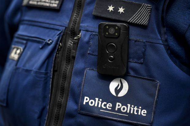 Illustration picture shows a policeman wearing a 'body worn video' system in Brussels. (BELGA PHOTO DIRK WAEM)