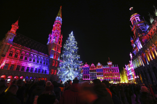 Illustration picture shows the Christmas tree on the Grote Markt - Grand Place square, during the opening of 'Winterpret - Plaisirs d'Hiver', the Christmas Market in the Brussels city center, Friday 30 November 2018. (BELGA PHOTO NICOLAS MAETERLINCK)