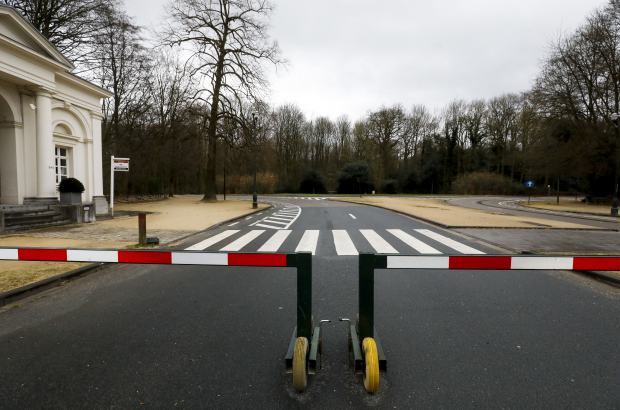 Barriers across an entrance to the Bois de la Cambre in Brussels prevents traffic entering (BELGA) Barriers across an entrance to the Bois de la Cambre in Brussels prevents traffic entering (BELGA)
