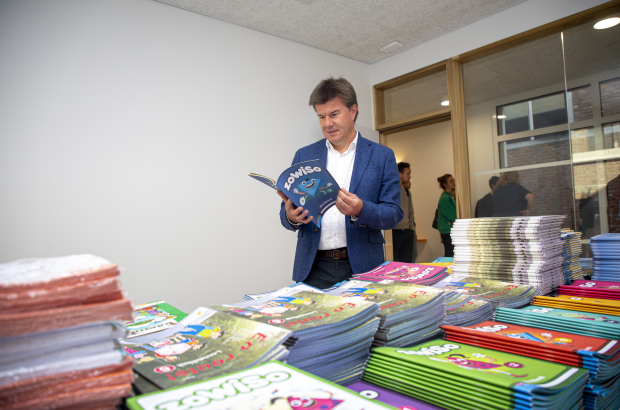 Sven Gatz, Brussels Minister of Finance, Budget, Civil Service and Multilingualism, at a school in Anderlecht, Brussels. Getz is leading a push to centralise all information on multilingualism in the capital (BELGA PHOTO) 