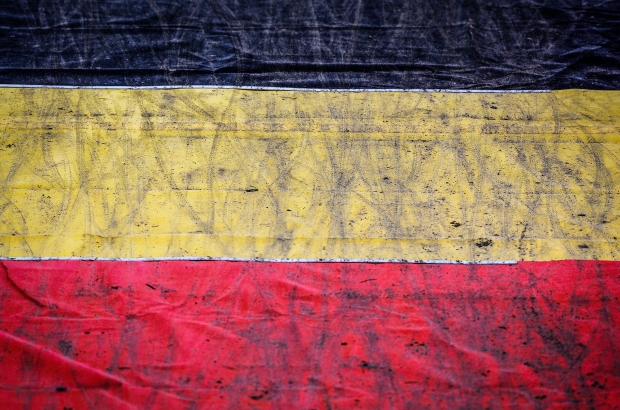 Illustration picture shows a muddy Belgian flag. (BELGA PHOTO DAVID STOCKMAN)