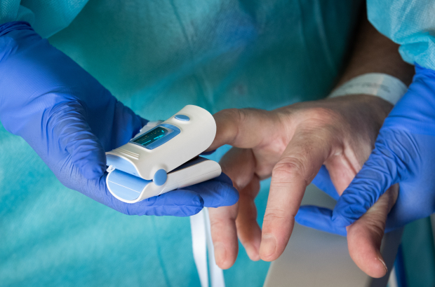 A patient receives treatment in a Belgian hospital (BELGA PHOTO) A patient receives treatment in a Belgian hospital (BELGA PHOTO)