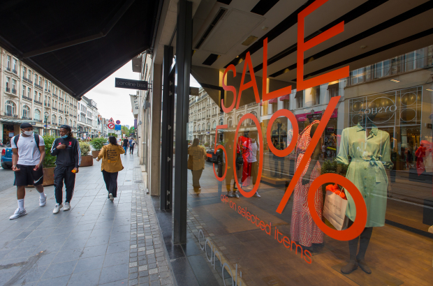 Illustration picture shows the official start of the reported summer sales period, in Brussels. (BELGA PHOTO NICOLAS MAETERLINCK)
