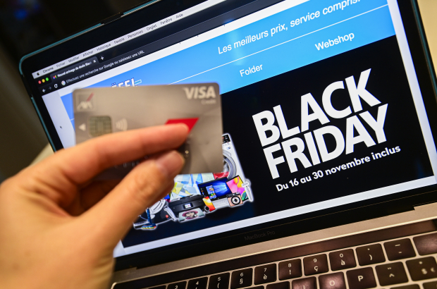 Illustration picture shows a person shopping online on a website in French, searching for discounts for the 'Black Friday' sales event. (BELGA PHOTO LAURIE DIEFFEMBACQ) Illustration picture shows a person shopping online on a website in French, searching for discounts for the 'Black Friday' sales event. (BELGA PHOTO LAURIE DIEFFEMBACQ)