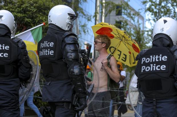Illustration shows the 'European Manifestation for Freedom' who decided to go from the Bois de La Cambre - Ter Kamerenbos, to Schuman and European neighbourhood in Brussels, Saturday 29 May 2021. (BELGA PHOTO HATIM KAGHAT) Illustration shows the 'European Manifestation for Freedom' who decided to go from the Bois de La Cambre - Ter Kamerenbos, to Schuman and European neighbourhood in Brussels, Saturday 29 May 2021. (BELGA PHOTO HATIM KAGHAT)