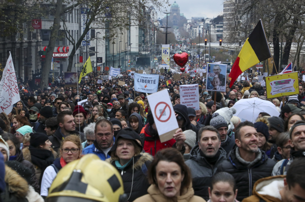 Illustration picture shows a protest against the health pass (Marche pour la Liberte Acte 2 - Mars voor Vrijheid Act 2) and other corona measures, in Brussels, Sunday 05 December 2021. (BELGA PHOTO NICOLAS MAETERLINCK)