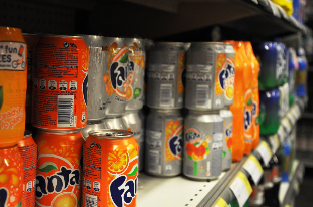 BRUSSELS, BELGIUM: Illustration picture shows cans of Fanta on a supermarket shelve in Brussels on Friday 03 May 2013. (BELGA PHOTO SISKA GREMMELPREZ) BRUSSELS, BELGIUM: Illustration picture shows cans of Fanta on a supermarket shelve in Brussels on Friday 03 May 2013. (BELGA PHOTO SISKA GREMMELPREZ)