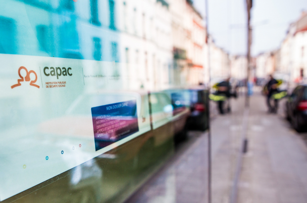 BRUSSELS, BELGIUM: Illustration picture shows a man depositing his blue unemployment card in a mailbox at the CAPAC (Caisse auxiliaire de paiement des allocations de chomage) in Brussels. (BELGA PHOTO SISKA GREMMELPREZ)