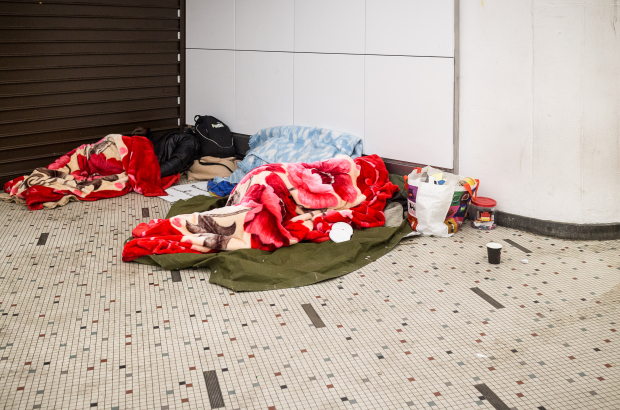 BRUSSELS, BELGIUM: Illustration picture shows homeless people in the tunnel between the subway station and the train station in Brussels Central Station. (BELGA PHOTO SISKA GREMMELPREZ) BRUSSELS, BELGIUM: Illustration picture shows homeless people in the tunnel between the subway station and the train station in Brussels Central Station. (BELGA PHOTO SISKA GREMMELPREZ)