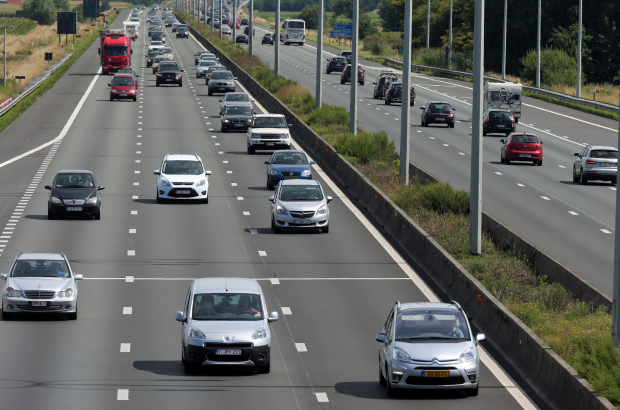 Illustration picture shows heavy traffic on the E17 highway in the direction of the Belgian coast. (BELGA PHOTO NICOLAS MAETERLINCK)