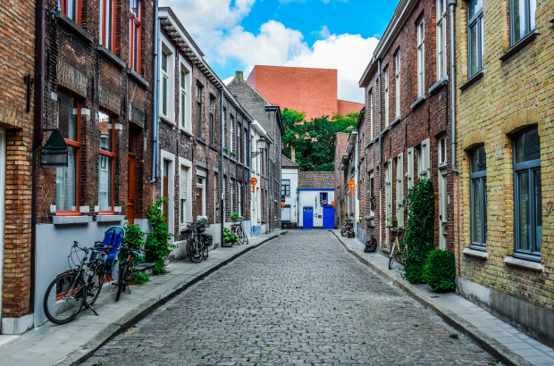 A terraced street in Bruges, Belgium (Wikipedia Creative Commons, Dimitris Vetsikas/Pixabay)