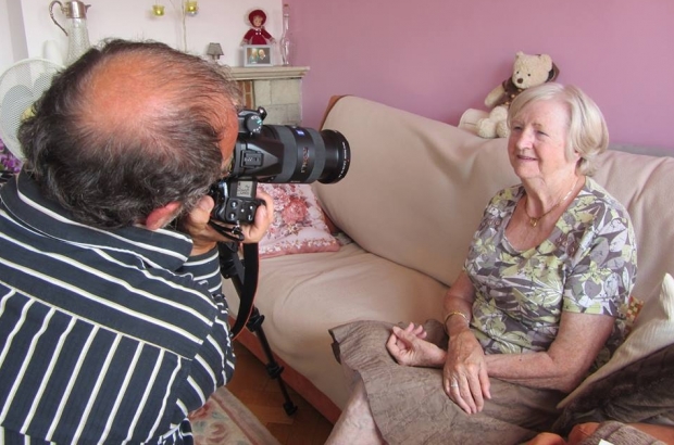 Luc Gees of Sint-Lukas snaps a resident for the Metro5 project