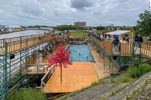 Flow open-air swimming in Brussels - Pool is Cool