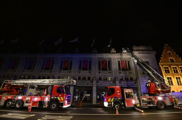 Fire fighters pictured at a fire broke out on the roof of the BOZAR building in the centre of Brussels. (BELGA PHOTO LAURIE DIEFFEMBACQ)