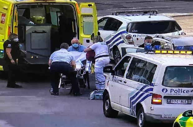 Liège police assist woman in labour