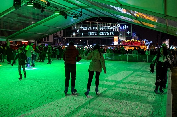 Plaisirs d'hiver 2022 ice skating