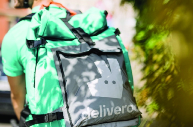 A Deliveroo courier making a delivery (© Google Images / Stefan Haehnel)