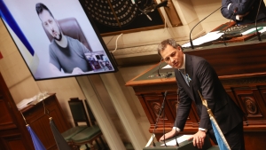 Prime Minister Alexander De Croo pictured during a plenary session of the Chamber at the Federal Parliament in Brussels, Thursday 31 March 2022. Ukrainian President Volodymyr Zelensky made a statement via video link. (BELGA PHOTO VIRGINIE LEFOUR) Prime Minister Alexander De Croo pictured during a plenary session of the Chamber at the Federal Parliament in Brussels, Thursday 31 March 2022. Ukrainian President Volodymyr Zelensky made a statement via video link. (BELGA PHOTO VIRGINIE LEFOUR)