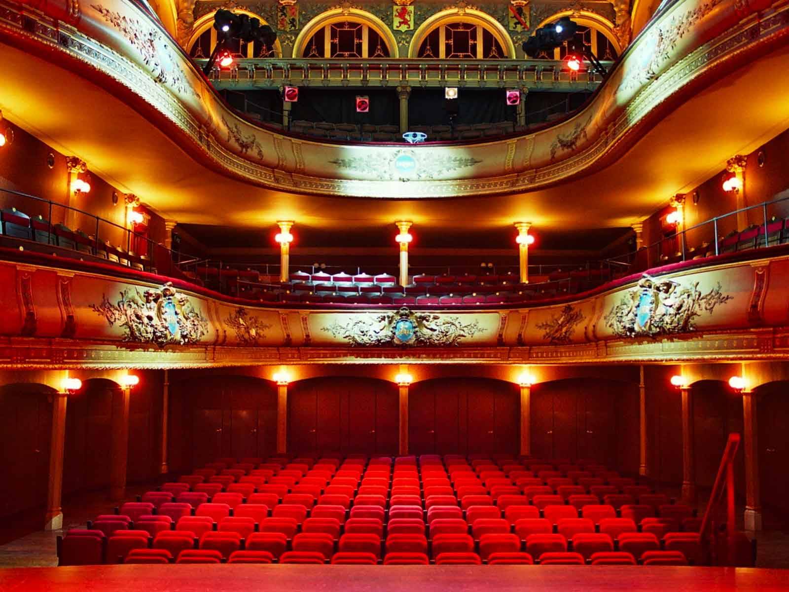 Du theatre. Театр ла Монне Брюссель внутри. Театр водевиль Париж. Театр Брюссель оперный внутри. Театр в стиле Модерн.