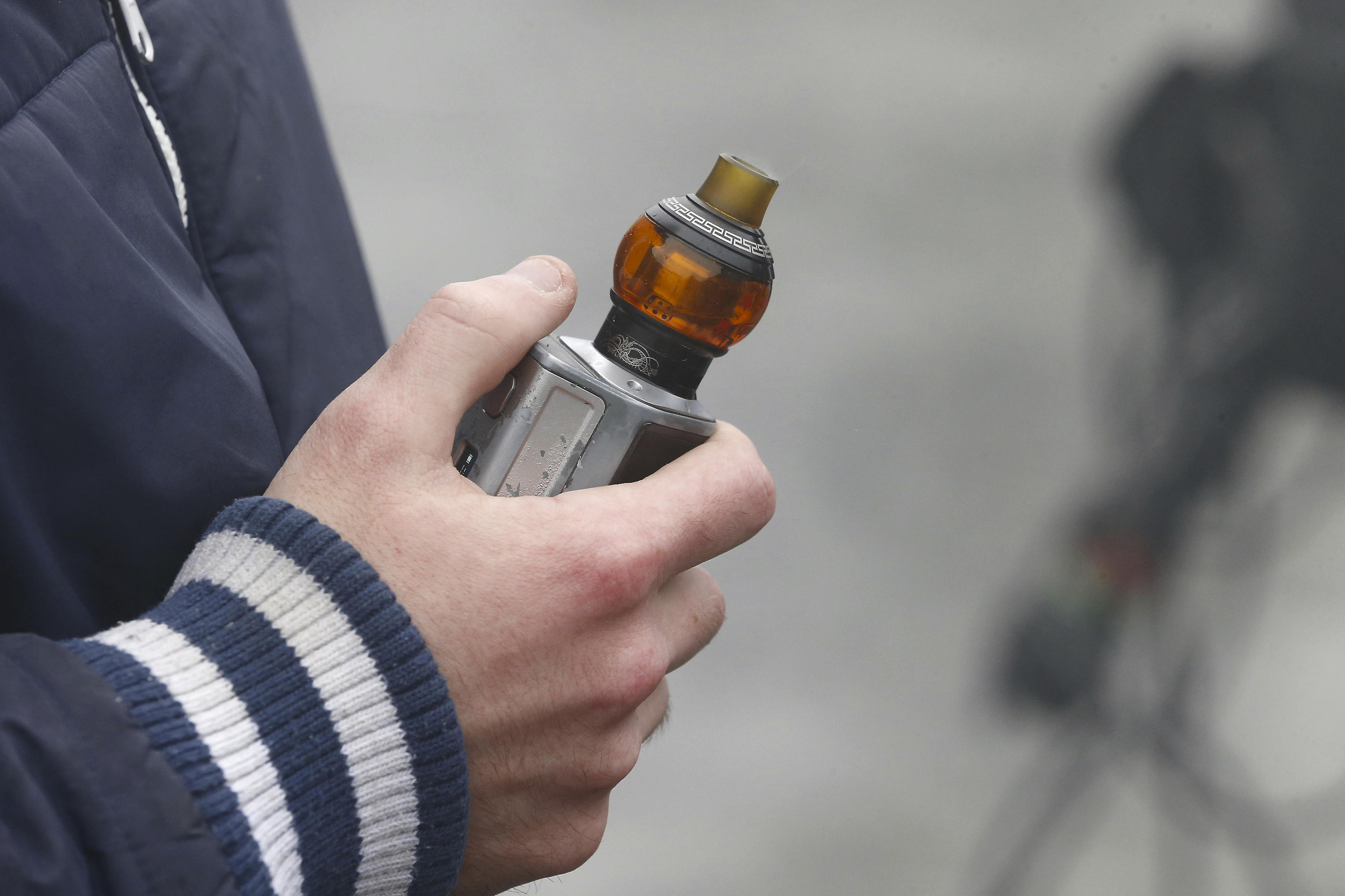 Health minister eyes ban on flavoured e-cigarettes