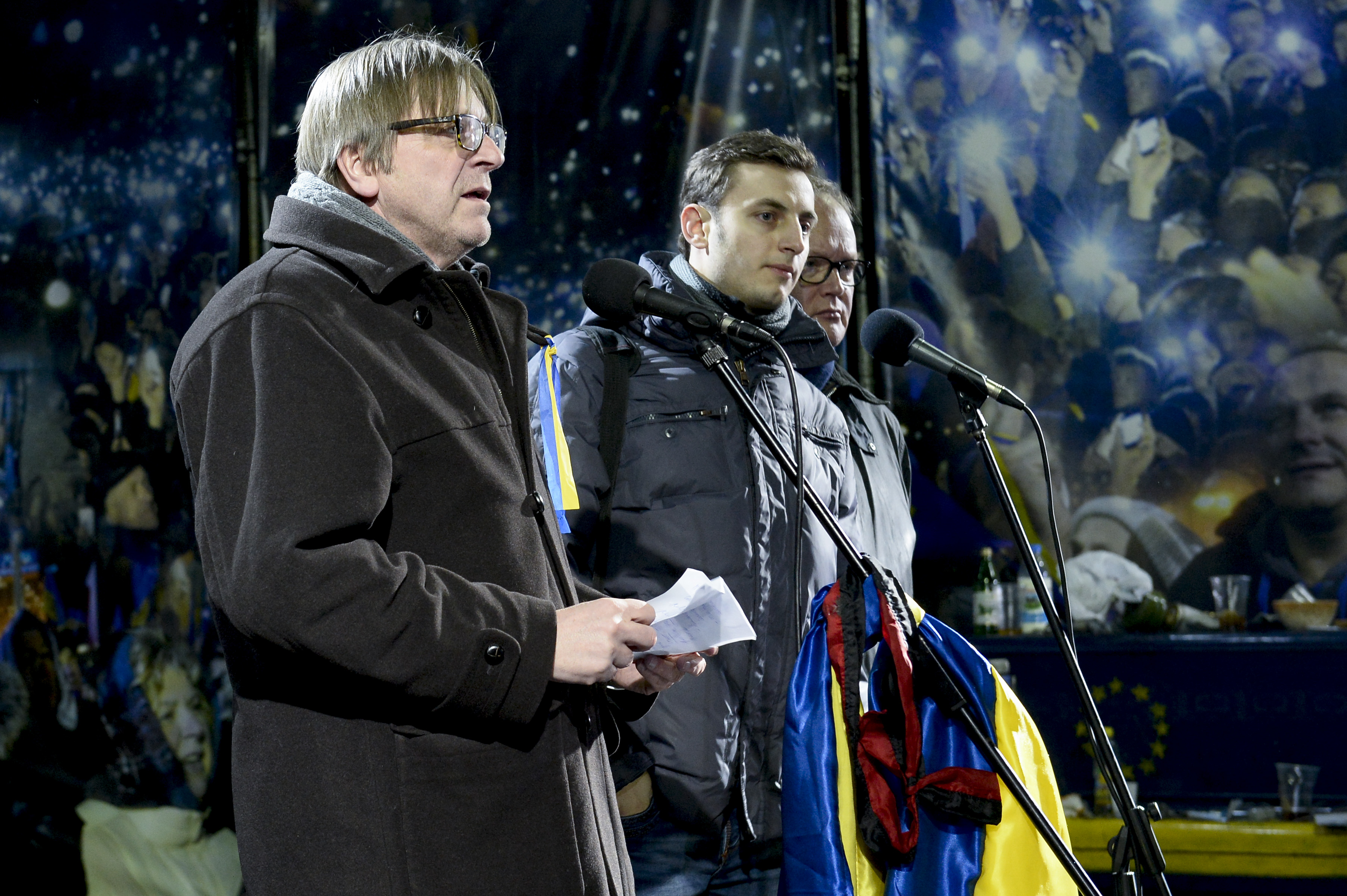 Former Belgian prime minister addresses protesters in Kiev | The Bulletin 